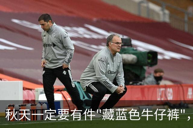秋天一定要有件"藏蓝色牛仔裤"，这样穿时尚高级还大气